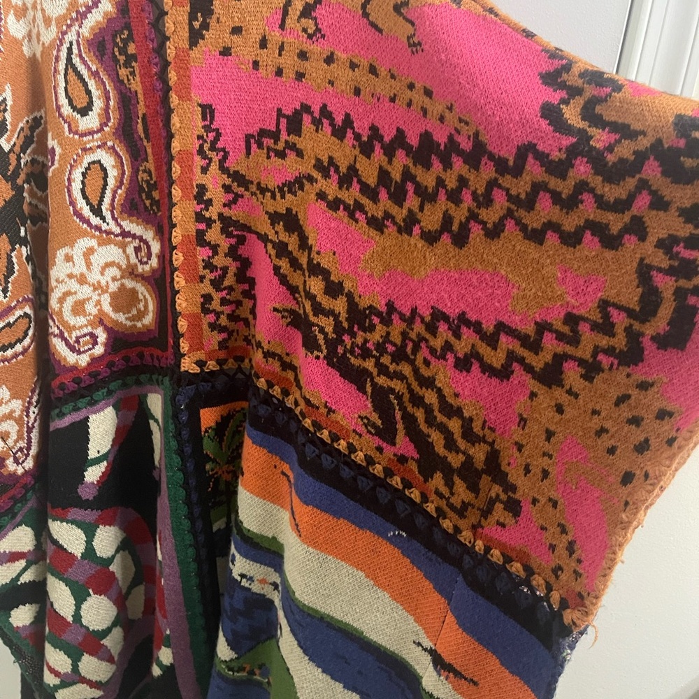 Farm Rio Sweater Cape - Picture 4 of 8